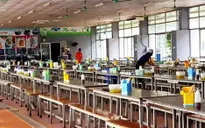 Gần 1.000 công nhân bỏ ăn trưa vì nghi thực phẩm bẩn