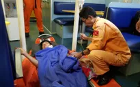 Cấp cứu khẩn cấp thuyền viên tàu QNa 90767 TS bị thương nặng ở cổ