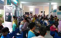 Người dân Đà Nẵng chen lấn tiêm vaccine cho con