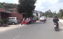 Mắc nợ khi chủ cơ sở kinh doanh hạt nhựa bỏ trốn