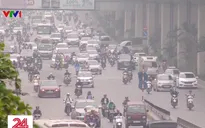 Không khí Hà Nội ô nhiễm báo động, khói bụi không thể thoát lên cao