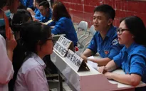 Sinh viên ĐH Kinh tế Quốc Dân tổ chức "Hành trang sĩ tử"