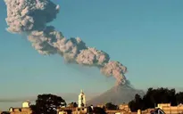 Mexico nâng mức cảnh báo về núi lửa Popocatepetl