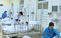 Vụ hàng chục học sinh ăn nhầm bột thông bồn cầu: Nếu phát hiện muộn, các học sinh có thể bị bỏng thực quản