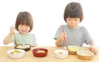 Dinh dưỡng hợp lý cho trẻ thời tiết nắng nóng