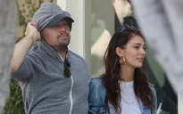 Leonardo DiCaprio vẫn mặn nồng bên tình trẻ