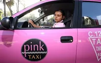 Ấn Độ ra mắt taxi màu hồng chỉ phục vụ nữ giới