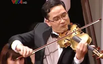 Nghệ sĩ Nguyễn Xuân Huy và cây đàn violin sứ độc đáo