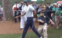 Tiger Woods suýt bị bảo vệ của giải golf The Masters đốn hạ