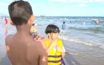 Nhiều du khách tắm biển ở Vũng Tàu bị ngứa do sứa