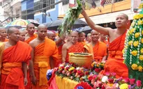 Tưng bừng lễ hội Bunpimay của người dân Lào