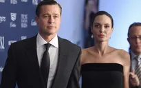 Angelina Jolie chính thức từ bỏ họ của Brad Pitt