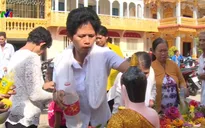 Thiêng liêng lễ tắm Phật của đồng bào Khmer