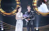 Á hậu Phương Nga sánh đôi cùng diễn viên Bình An trên sân khấu trao giải Âm nhạc cống hiến