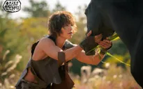 Song Joong Ki hóa người rừng bẩn thỉu trong phim mới "Asadal Chronicles"