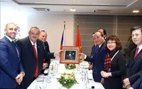 Thủ tướng tiếp Chủ tịch danh dự Hội Hữu nghị Czech - Việt Nam