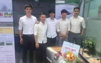 Sinh viên sáng chế máy thu gom rác thải ở biển