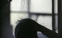Tắm khuya nguy hiểm thế nào?