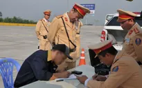 Ra quân xử lý lái xe không thắt dây an toàn