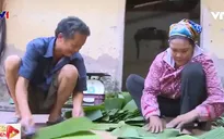 Gia đình bẻ lá chuối kiếm tiền gần 40 năm nay