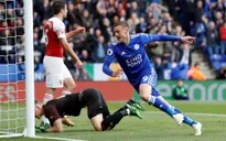 Vardy lập cú đúp, Arsenal thất bại nặng nề trên sân Leicester