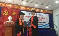 Cụ ông nhận bằng cử nhân loại Giỏi ở tuổi 70