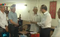 Lãnh đạo TP.HCM thăm, tặng quà Đảng viên lão thành