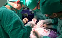 Bé gái phải cắt bỏ thận sau 1 tuần tiểu buốt, tiểu khó
