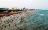 Du lịch biển Thanh Hóa đón lượng khách tăng cao đột biến