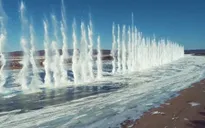 Cho nổ băng trên sông để ngăn lũ lụt