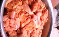 Vụ 35kg thịt gà ôi thiu tại bếp ăn trường học: Nhà cung cấp nhận trách nhiệm