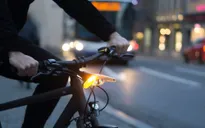 3 năm đi vòng quanh thế giới bằng xe điện kêu gọi bảo vệ môi trường