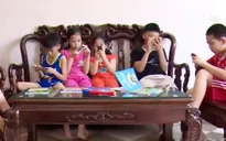 Trẻ có nguy cơ thoái hóa khớp khi nghiện thiết bị điện tử