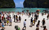 Thái Lan đóng cửa bãi biển do lượng khách du lịch quá đông