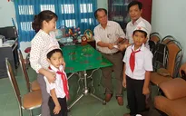 Bình Định: 2 học sinh Tiểu học trả lại 6 chỉ vàng nhặt được