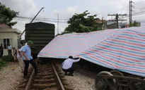 Tàu chở hàng bị trật bánh khỏi đường ray