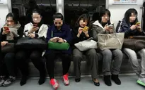 Hàn Quốc cảnh báo tình trạng nghiện điện thoại thông minh, Internet trong giới trẻ