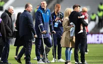 Andy Carroll rời nước Anh để chữa trị chấn thương