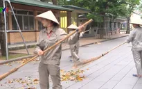 Đóng góp thầm lặng của những công nhân vệ sinh bên Lăng Bác