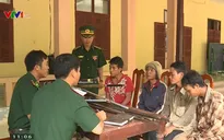 Người dân tự nguyện nộp súng tự chế