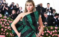 Miley Cyrus rời ngày ra mắt sản phẩm mới để… chiều lòng fan