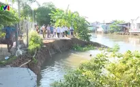 Sạt lở chia cắt đường giao thông nông thôn tại Đồng Tháp