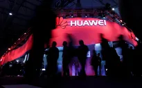 Google cắt đứt quan hệ, Huawei bắt đầu cảm nhận "vòng kim cô" của Tổng thống Trump