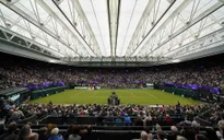 Các tay vợt hào hứng trải nghiệm mái che tại sân số 1 của Wimbledon
