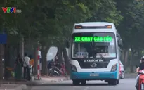 Đại lộ Thăng Long - Hà Nội thường xuyên ùn tắc do xe dừng đón khách