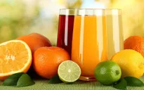 Uống nước trái cây không đường kiểu này, hại hơn nước ngọt!