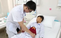 Bị ngã lúc tập xe đạp, bé trai 8 tuổi bị vỡ ruột non