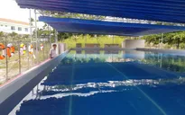 Hồ bơi đầu tiên trong trường học ở Nha Trang dạy bơi dịp hè