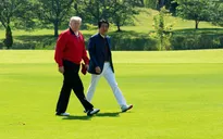 Tổng thống Mỹ Trump đấu golf giao hữu cùng Thủ tướng Nhật Bản Abe