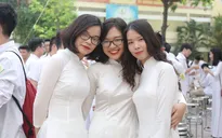 Học sinh THPT Phan Huy Chú ngập tràn cảm xúc trong lễ bế giảng